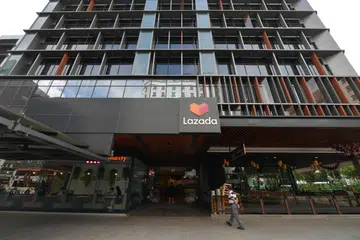 BUAT RUNDINGAN LANJUT: FDAWU sedang berunding dengan Lazada untuk mendapatkan faedah lebih baik untuk pekerja syarikat e-dagang itu yang diberhentikan baru-baru ini, dengan perbincangan itu dipermudahkan oleh Kementerian Tenaga Manusia (MOM). 