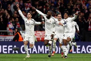 Pasukan Real Madrid bersorak gembira selepas kemenangan melalui sepakan penalti.