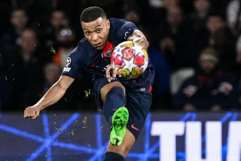 Penyerang Paris St-Germain (PSG), Kylian Mbappe sewaktu beraksi bagi perlawanan Liga Juara-Juara Eropah menentang Real Sociedad pada 15 Februari.