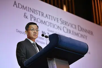 ENCIK LEO YIP: Pembangunan kepimpinan kekal sebagai keutamaan penting dalam perkhidmatan awam dengan semakan kerap dilakukan ke atas pendekatannya.