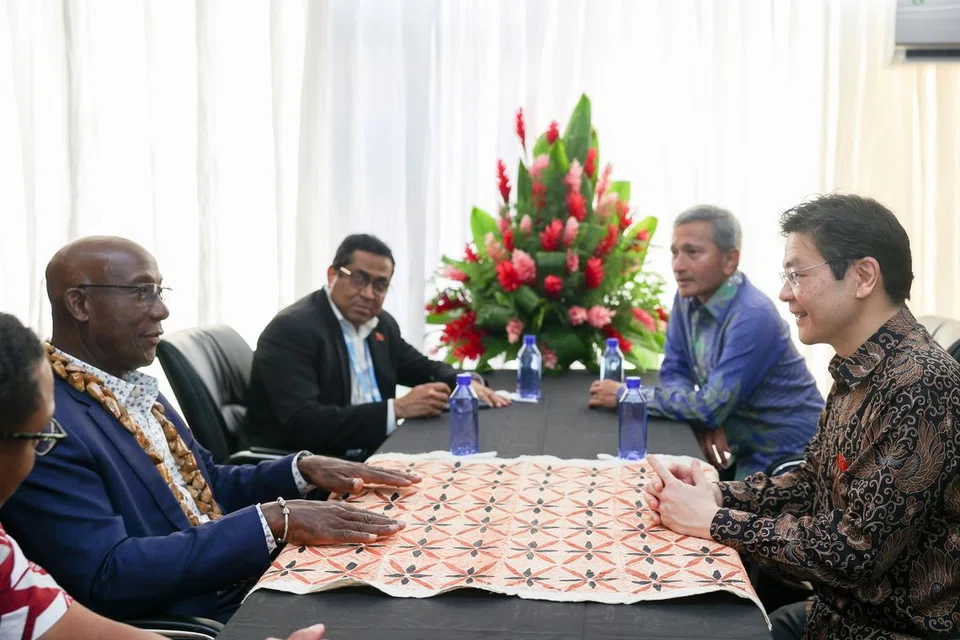 Encik Wong (kanan) bertemu dengan Perdana Menteri Trinidad dan Tobago, Encik Keith Rowley (kiri), dan ditemani Menteri Ehwal Luar, Dr Vivian Balakrishnan (dua dari kanan), semasa sarapan pagi pada 25 Oktober.