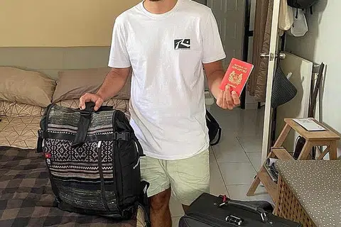 SIAP SEDIA: Bakal pengantin, Encik Muhammad Rasydan Muhammad Razif, harus menjalani kuarantin selama 72 jam setibanya di Australia. - Foto ihsan MUHAMMAD RASYDAN MOHAMAD RAZIFF
