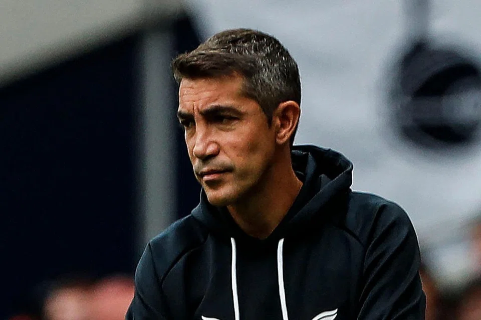 ''Buat masa ini, Neto tetap anggota pasukan kami dan saya masih mahukan beliau. Pada masa yang sama, kami juga perlu membuat persiapan yang mengambil kira setiap kemungkinan.'' - Pengurus Wolves, Bruno Lage (atas) - Foto REUTERS