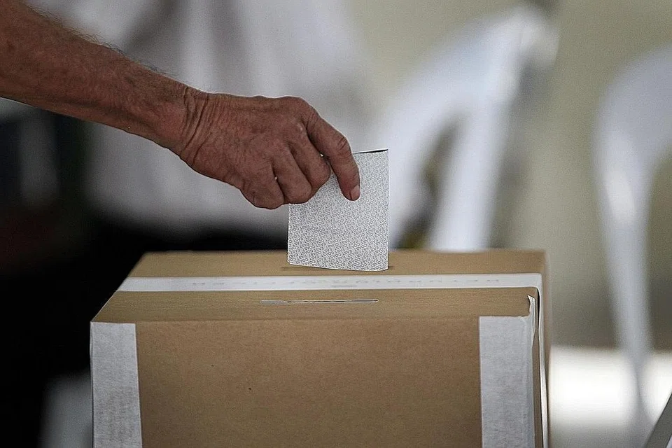 PILIHAN RAYA: Laporan Semakan Sempadan Pilihan Raya yang dikeluarkan memberi bayangan pilihan raya mungkin diadakan tidak lama lagi. - Foto fail