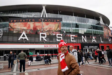 Arsenal mempunyai stadium kelima terbesar dalam kalangan kelab bola sepak England dengan kapasiti 60,704 tempat duduk.