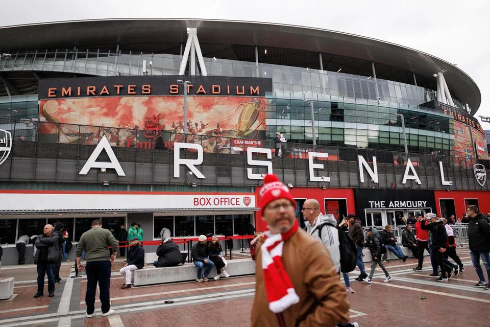 Arsenal mempunyai stadium kelima terbesar dalam kalangan kelab bola sepak England dengan kapasiti 60,704 tempat duduk.