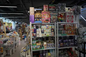 Singapore, blind box, kotak misteri, perjudian, gambling, MHA, Miniso, Pop Mart