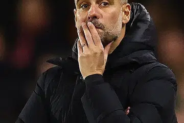 MANCHESTER CITY, BURNLEY TANPA PENGURUS: Pep Guardiola (atas), dan Sean Dyche. - Foto fail