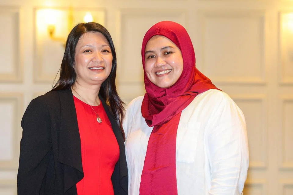 Profesor Madya Klinikal Joyce Lam Ching Mei, Cik Noor Haziah Hussain.