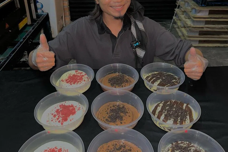 Pempengaruh dan usahawan Malaysia, Ojenn Aiwahhh, bersyukur perniagaan pencuci mulut ‘kunafa’ yang diusahakannya mendapat sambutan meluas di Malaysia dan Singapura. 