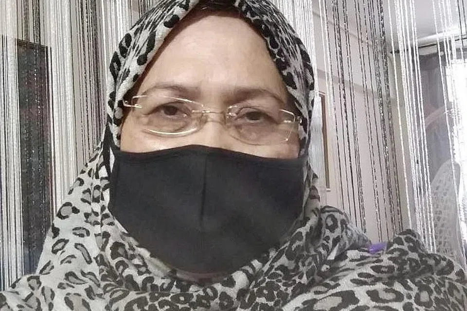 CIK RADEN SAUDA: Anggap peluang menjadi relawan sewaktu Covid-19 ini datang tepat pada waktunya. Ia membolehkan beliau memainkan peranan menyampaikan pengetahuan dan kemahiran. - Foto ihsan CIK RADEN SAUDA RASO