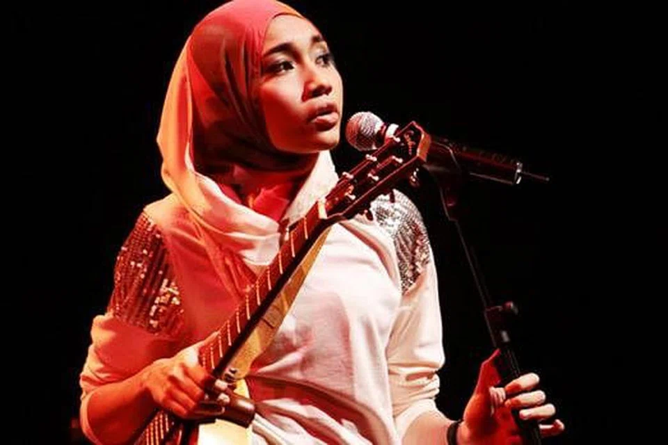 LUAH KEPUASAN: Kali pertama bekerjasama dengan deejay dan penerbit terkenal Amerika Syarikat, DJ Premier, Yuna meluahkan kepuasannya dengan gabungan tersebut dalam menghasilkan single 'Places to Go'. - Foto YUNA ROOM RECORDS