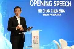 PERLUAS USAHA: Menteri Pendidikan, Encik Chan Chun Sing, berkata usaha membina budaya pembelajaran sepanjang hayat akan diperluas termasuk lebih tumpuan kepada golongan  memerlukan.