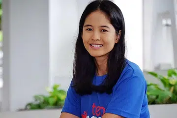 BUKAN MUDAH UNTUK MENDAPAT 'VALEDICTORIAN': Cabaran yang dihadapi Cik Yasmin telah mendorongnya untuk menjadi pelajar terbaik. - Foto-foto BH oleh KHALID BABA