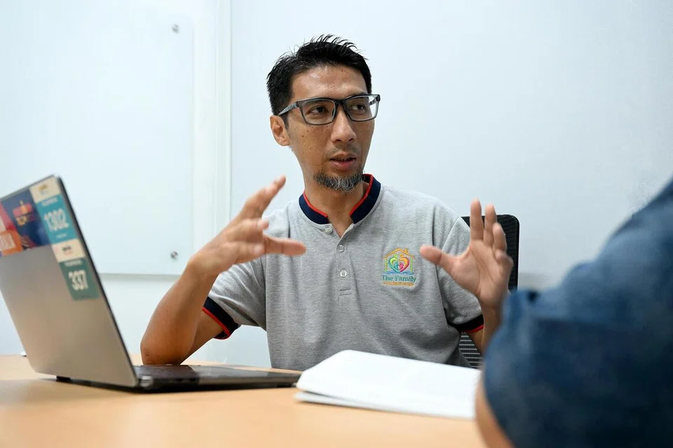 Selain melanjutkan pengajian di peringkat Ijazah Kedoktoran Pentadbiran Perniagaan (DBA), Encik Muhammad Dzulkifly Ahmad Kandias Abdul Ghani, 43 tahun, juga merupakan pengasas bersama Adam Explorer dan The Family Cornerstone – penyedia latihan dan bimbingan bagi belia dan keluarga.