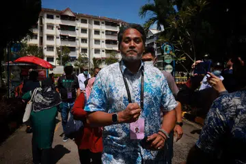 KHAIRY JAMALUDDIN: Sekiranya menubuhkan parti baru, beliau berkata ia akan diadakan mengikut terma dan syaratnya sendiri.