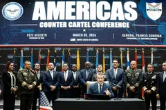 Setiausaha Pertahanan Amerika Syarikat, Pete Hegseth, berucap selepas menandatangani Deklarasi Keselamatan Bersama Persidangan Americas Counter Cartel semasa Persidangan Americas Counter Cartel yang pertama di ibu pejabat Komando Selatan Amerika Syarikat (SOUTHCOM) di Doral, Florida pada 5 Mac 2026.