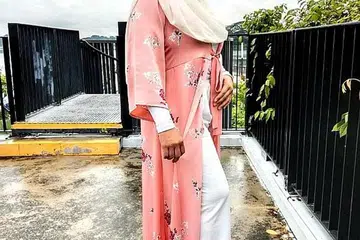 KEMBALI BERNYANYI: Asiyah Sinnan tetap merdu suara pada usia 54 tahun dan muncul dengan single baru, Selamanya. - Foto UMASHA AL-RAYYAN 