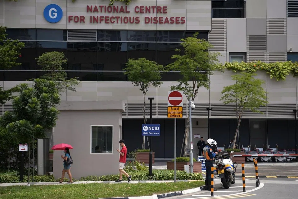 Tiga antara empat pegawai RSAF yang disahkan positif menghidap koronavirus kini sedang dirawat di NCID sementara seorang lagi dirawat di Hospital Khoo Teck Puat. - Foto: FAIL.