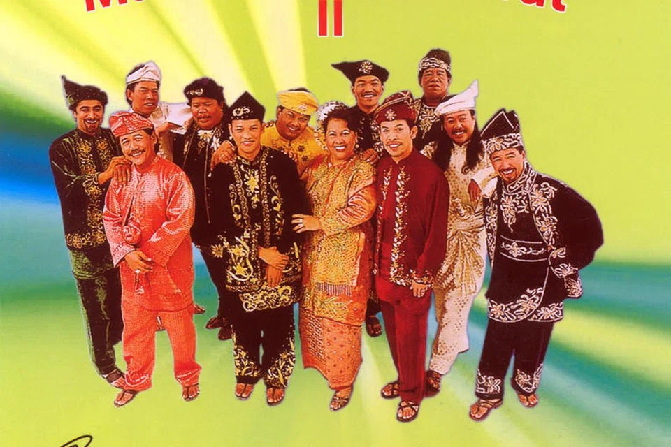 Malam Pecah Perut II merupakan sajian lawak jenaka pentas yang kemudian dimuatkan dalam VCD untuk dinikmati peminat komedi Singapura di rumah. Ia dijayakan (dari kiri) oleh Yusof Bhai, Yusof Maruwi, Ishak Ahmat, Alias Kadir, Ariff Esa, Husin Saaban, Zaliha Hamid, Sahfuddin Mahfudz, Biji Kadir, Mahadi Shor, Ahmad Stokin dan Zainal Ihim.