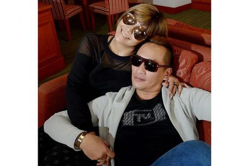 TEMAN KARIBKU DAN PENCORAK IMEJKU: Datuk AC Mizal mensyukuri perkahwinannya dengan Datin Emylia Rosnaida yang melihat kebolehannya mengacara serta banyak berkongsi persamaan dari segi hobi dan cita rasa makanan dan barangan. - Foto TUKIMAN WARJI