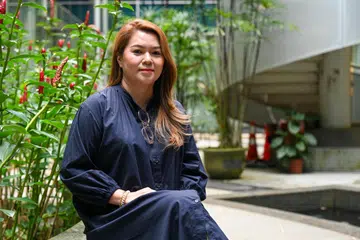 Cik Ann Kennedy, ibu dua anak dan bekas peniaga nasi Padang pernah diserang angin ahmar pada 2019 sehingga menyebabkan beliau lumpuh separuh badan dan terpaksa menjalani pelbagai terapi untuk pulih sepenuhnya.