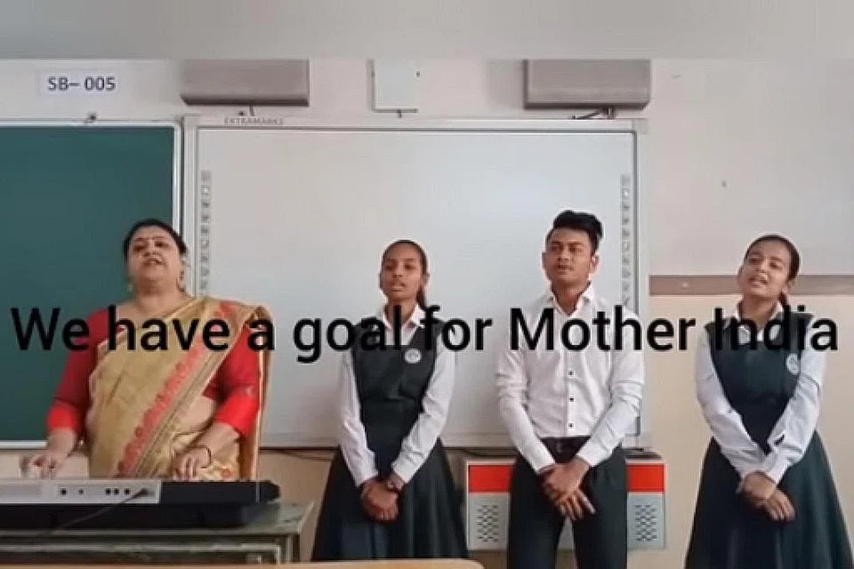 LAGU HAMPIR SAMA: Versi Joseph Mendoza menggunakan perkataan 'India' atau 'Mother India' sementara versi Singapura menggunakan 'Singapura', dengan lirik lain hampir sama. - Foto fail