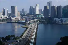 KEMUDAHAN PENGANGKUTAN DARAT DUA HALA: Kementerian Pengangkutan (MOT) menyatakan, Perintah Kawalan Pergerakan (PKP) yang dilaksanakan Malaysia dan Pemutus Rantaian Jangkitan yang dilaksanakan di sini telah menjejas rentak perbincangan.