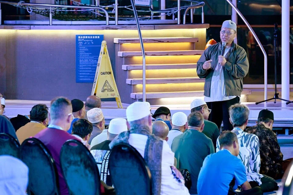 Ceramah motivasi disampaikan oleh Ustaz Dr Hannan Hassan.
