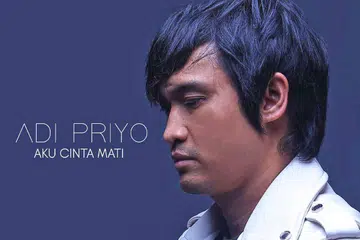 TERKESAN PEMERGIAN AYAH: Adi Priyo menghasilkan lagu Aku Cinta Mati dan menyesali detik tidak dapat pulang ke pangkuan keluarga di Indonesia kerana kesibukan tugas. - Foto IMPACT MUSIC AND ENTERTAINMENT
