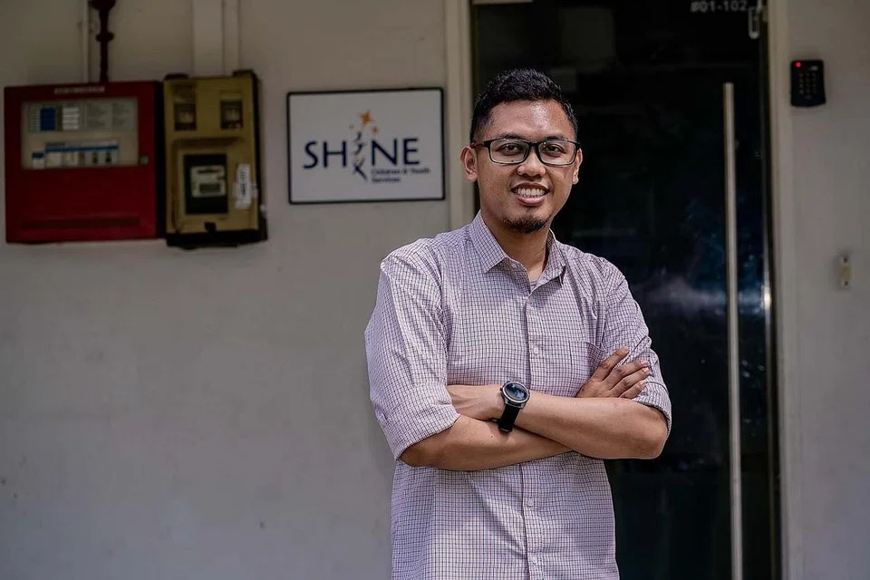 BERI BIMBINGAN: Encik Nur Fadhli Prayitno, Penolong Pengarah Perkhidmatan Remaja dan Kanak-kanak SHINE, berkata sehingga kini beliau telah bekerjasama rapat dengan sekolah dan masyarakat, berkhidmat kepada sekitar 8,000 kanak-kanak dan belia. - Foto BH oleh NUR DIYANA TAHA