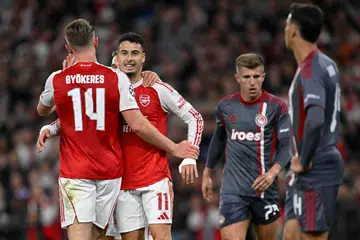 Pemain Arsenal, Gabriel Martinelli (dua dari kiri) meraikan gol pertama bersama Viktor Gyokeres ketika berdepan Olympiakos pada aksi Liga Juara-Juara di Stadium Emirates, London. Arsenal menang 2-0. 