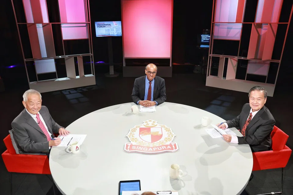 FORUM PRESIDEN: Tiga calon Pilihan Raya Presiden (dari kiri) Encik Ng Kok Song, Encik Tharman Shanmugaratnam dan Encik Tan Kin Lian menjawab soalan sambil berkongsi wawasan mereka jika dipilih sebagai Presiden, semasa Forum Presiden 2023 pada Isnin malam yang disiarkan secara langsung. 