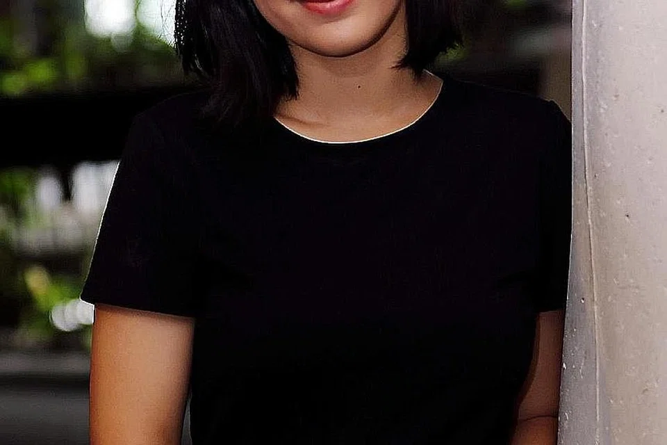 MAHU BANTU GOLONGAN KURANG PENDENGARAN: Cik Nur Sadrina Mohd Shah, pelajar tahun ketiga Universiti Teknologi Nanyang (NTU) jurusan kimia, bercita-cita menjadi seorang ahli audiologi untuk memberi bantuan kepada mereka yang kurang upaya pendengaran. - Foto SHAHRIYA YAHYA