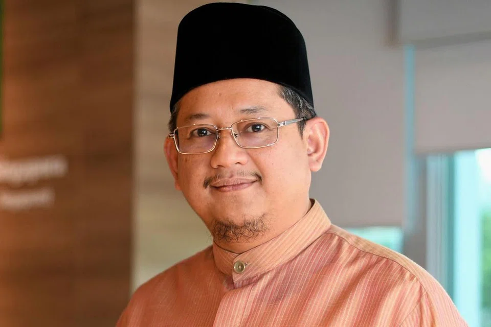 Dr Mohamed Fatris Bakaram.