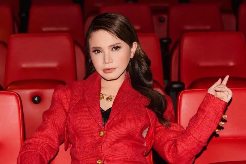 SENTIASA CARI IDEA BARU: Rossa sukakan kesegaran idea baru untuk disisipkan dalam karyanya.