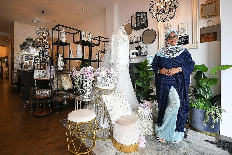 BERTANDING: Antara yang bersaing bagi kerusi anggota lembaga pengarah termasuk pemilik Fatimah Mohsin Wedding Gallery, Cik Fatimah Mohsin (gambar), dan CEO Singapore Hospitality Pte Ltd, Encik Ali Abbas. - Foto fail
