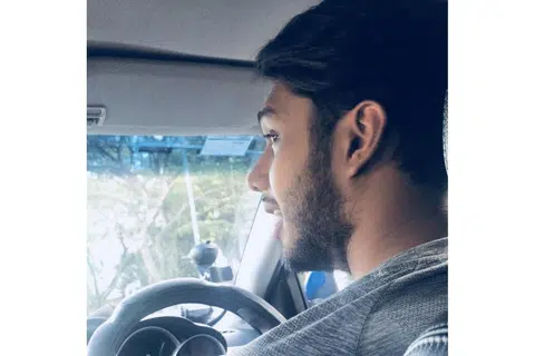 LEBIH BERBALOI: Harga sewa kereta yang dikenakan penyedia khidmat kenderaan sewa adakalanya lebih murah daripada tambang teksi atau Grab untuk ke satu destinasi. - Foto BH oleh HANS ASHRIE