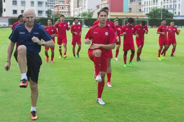 Pemain Pasukan Pilihan Singapura berlatih untuk Piala Sultan Selangor yang akan berlangsung di Stadium Nasional Singapura malam Sabtu. FOTO: Qashrul Hidafi