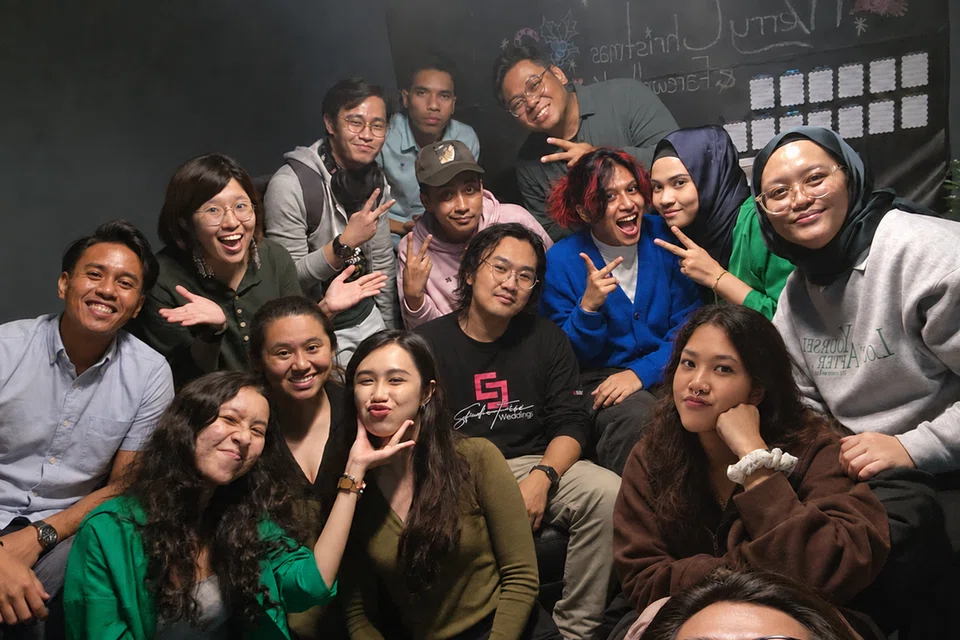 Pasukan Studio Five Group di pejabat di Southkey, Johor Bahru.