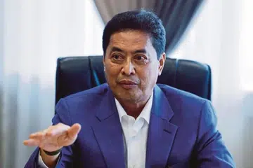 Malaysia, SPRM, Azam Baki, saham, Bloomberg