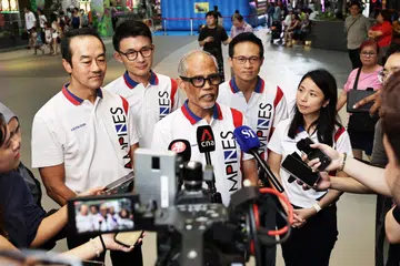 Menteri Pembangunan Sosial dan Keluarga, Encik Masagos Zulkifli Masagos Mohamad (tengah) bersama Anggota Parlimen (AP) GRC Tampines, (dari kiri) Menteri Negara Kanan (Tenaga Manusia merangkap Kemampanan dan Sekitaran) Dr Koh Poh Koon; Setiausaha Parlimen Kanan (Kemampanan dan Sekitaran merangkap Pengangkutan), Encik Baey Yam Keng; Mayor Majlis Pembangunan Masyarakat (CDC) North East Encik Desmond Choo (Tampines), dan penasihat kedua badan akar umbi GRC Tampines, Dr Charlene Chen yang juga antara wajah baru Parti Tindakan Rakyat (PAP) di kawasan itu. 
