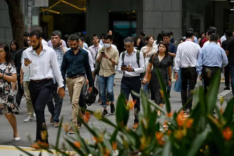 LEBIH RAMAI PEKERJA TUNTUT GAJI: Dengan keadaan ekonomi yang mencabar, bilangan keseluruhan tuntutan pekerjaan dan rayuan yang dikemukakan kepada Kementerian Tenaga Manusia (MOM) dan Perikatan Tiga Pihak bagi Penyelesaian Pertikaian (TADM) meningkat.
