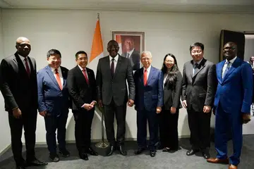 Menteri di Pejabat Perdana Menteri dan Menteri Kedua (Pendidikan merangkap Ehwal Luar), Dr Maliki Osman (tiga dari kiri), bertemu pemimpin-pemimpin Côte d’Ivoire semasa lawatan ke Côte d’Ivoire dan Nigeria 18-23 November.