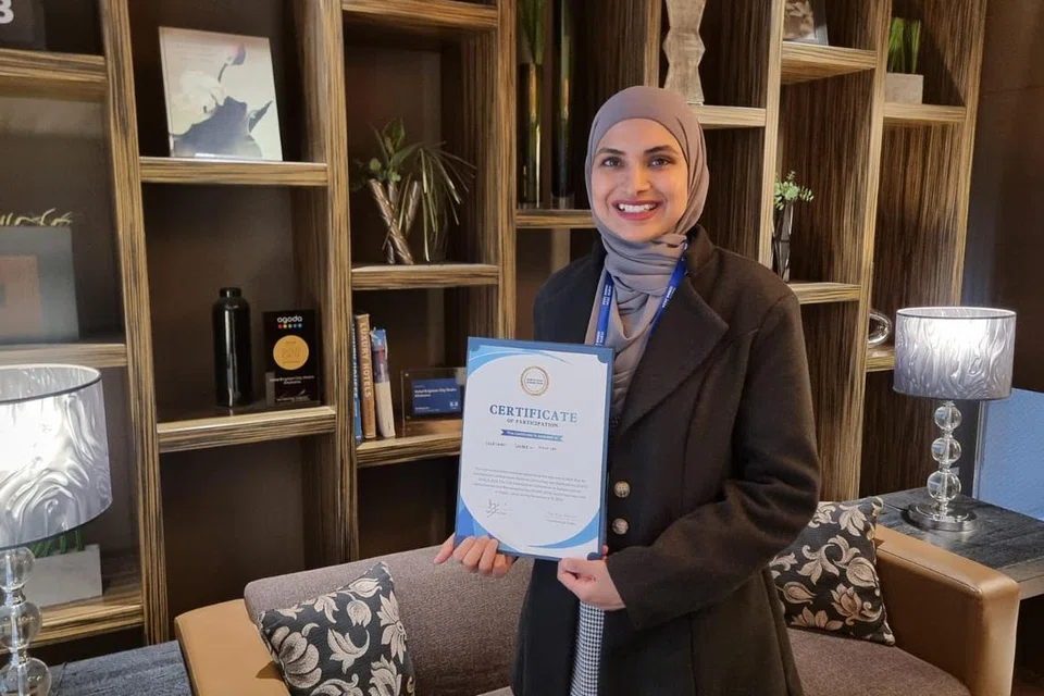 Dr Shehzahdi Shebbrin Boorhanuddin Moonshi, ialah Felow Penyelidik Pasca Kedoktoran di Institut Penyelidikan Terjemahan di Universiti Queensland, Australia.