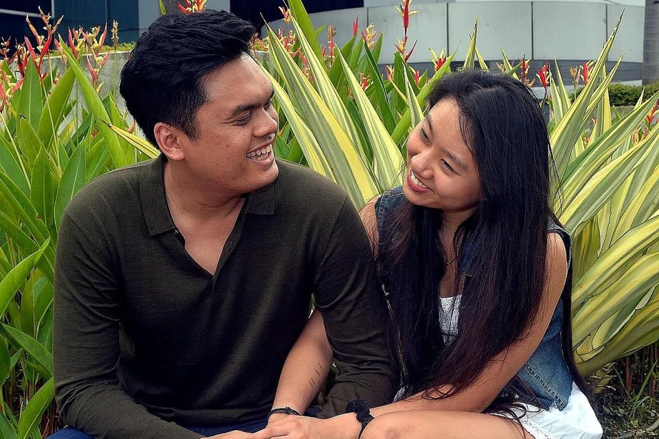 CINTA ANTARA KAUM: Kisah cinta antara lelaki Melayu dan gadis Cina dalam pementasan drama Without Reason sempena Pesta Teater Belia Peer Pleasure M1 turut membincangkan isu berkenaan perbezaan budaya menerusi lensa belia. Pelakon muda Hafidz Rahman dan Cheryl Tan membawa watak utamanya. - Foto KHALID BABA