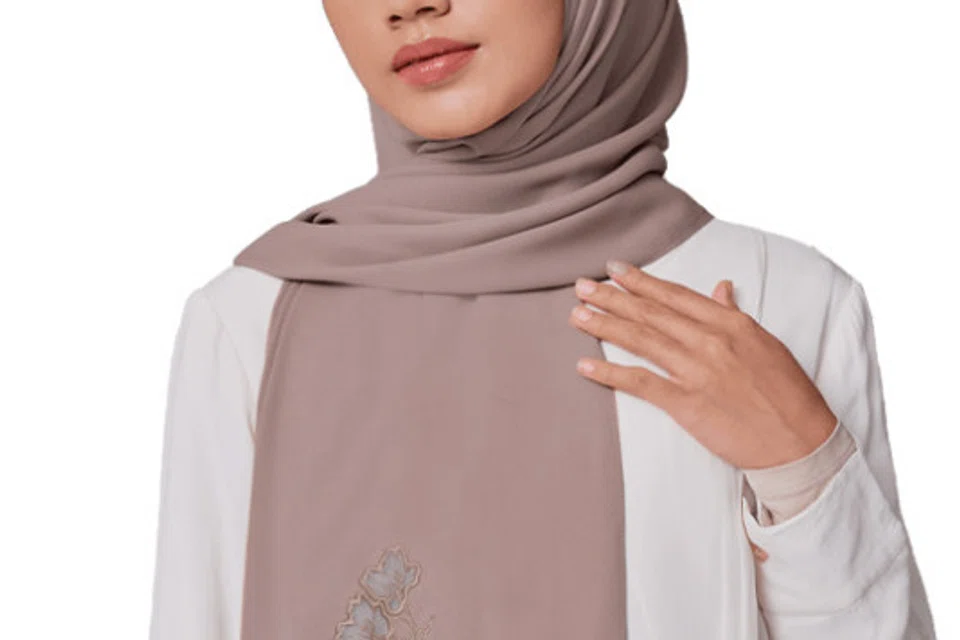 Ramai memilih penggayaan tudung yang ringkas, pantas, dan mudah bagi pakaian harian.