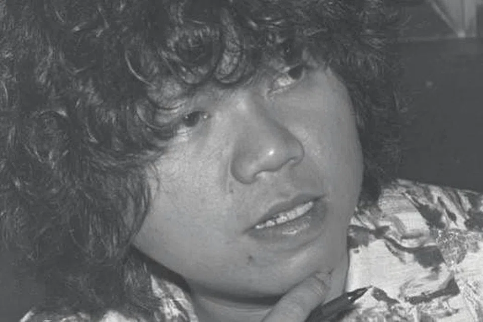 LAT PADA 1979: Waktu itu, beliau sedang mempromosikan buku 140 halamannya di Singapura tentang kisah awal kehidupannya, dari lahir hingga usia 10 tahun. Buku itu bertajuk The Kampung Boy. - Foto-foto TAUFIK A. KADER dan fail