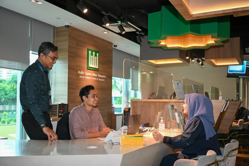 PENDIGITILAN SEJAGAT: Majlis Ugama Islam Singapura (Muis) telah menyediakan pelbagai wadah pembayaran digital, termasuk di kaunter-kaunter zakat, bagi memberikan peluang pembayaran yang lebih luas kepada para muzakki.