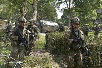 LATIHAN BERSAMA: SAF dan Tentera AS melaksanakan operasi bandar bersepadu sebagai Pasukan Petugas Gabungan. - Foto MINDEF